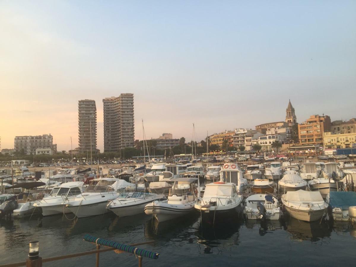Seafront Apartment In بالاموس المظهر الخارجي الصورة