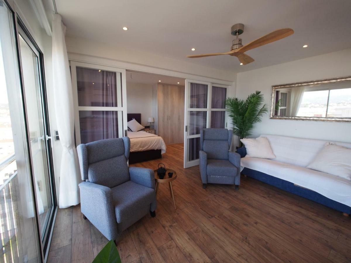 Seafront Apartment In بالاموس المظهر الخارجي الصورة