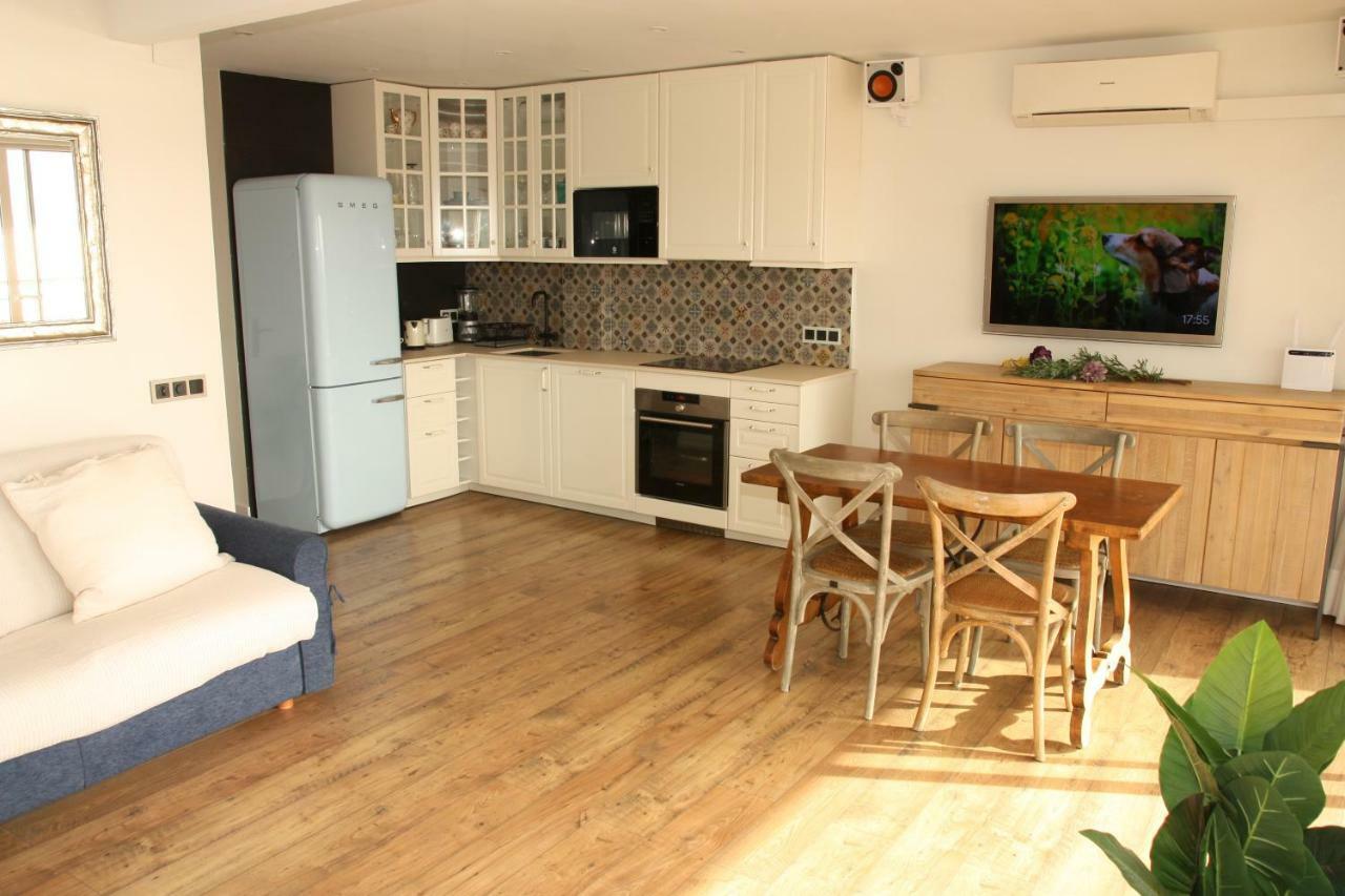 Seafront Apartment In بالاموس المظهر الخارجي الصورة