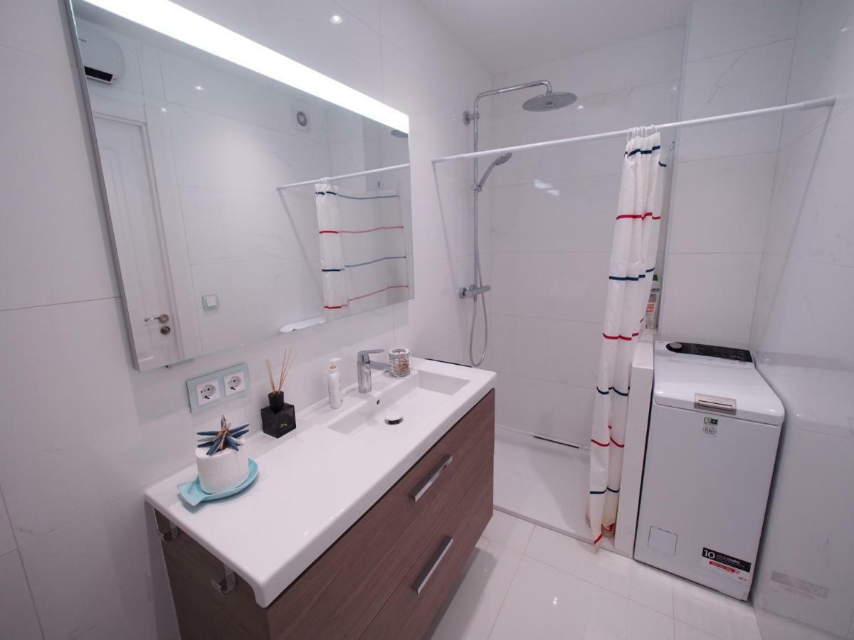 Seafront Apartment In بالاموس المظهر الخارجي الصورة