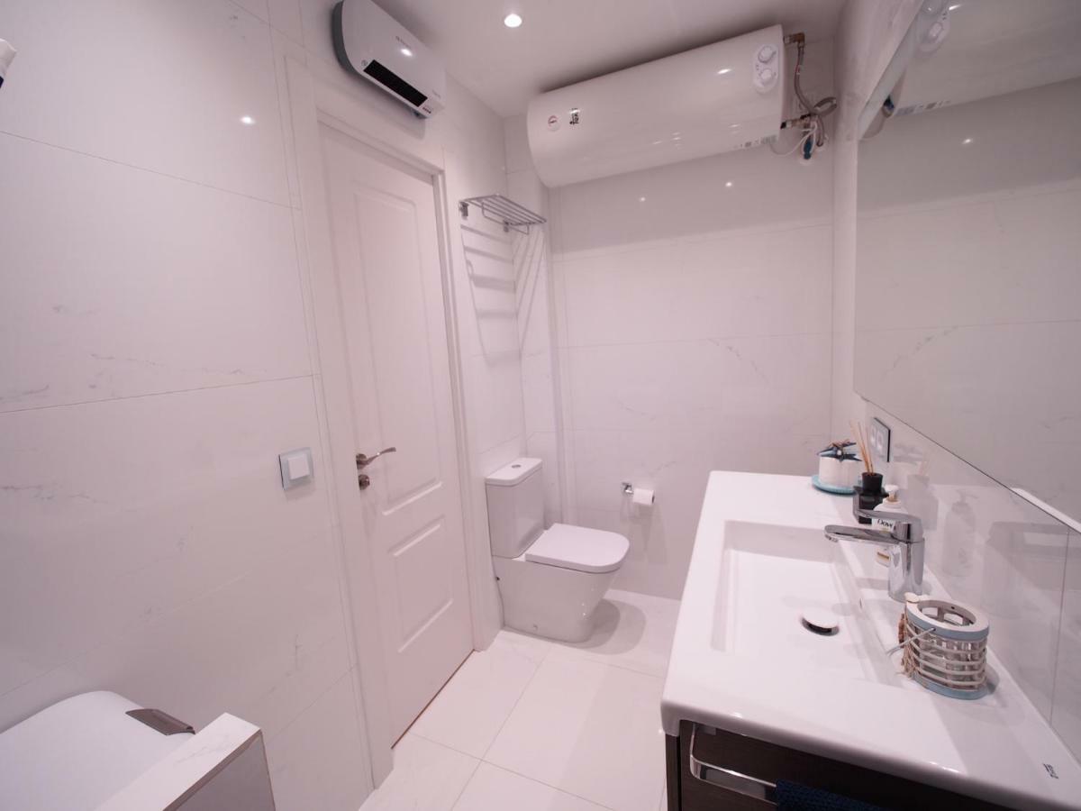 Seafront Apartment In بالاموس المظهر الخارجي الصورة
