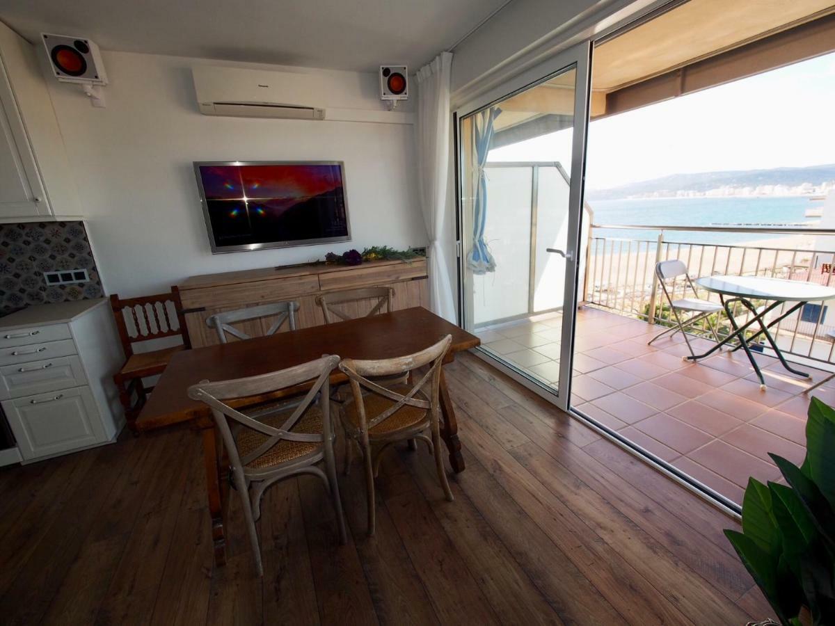 Seafront Apartment In بالاموس المظهر الخارجي الصورة