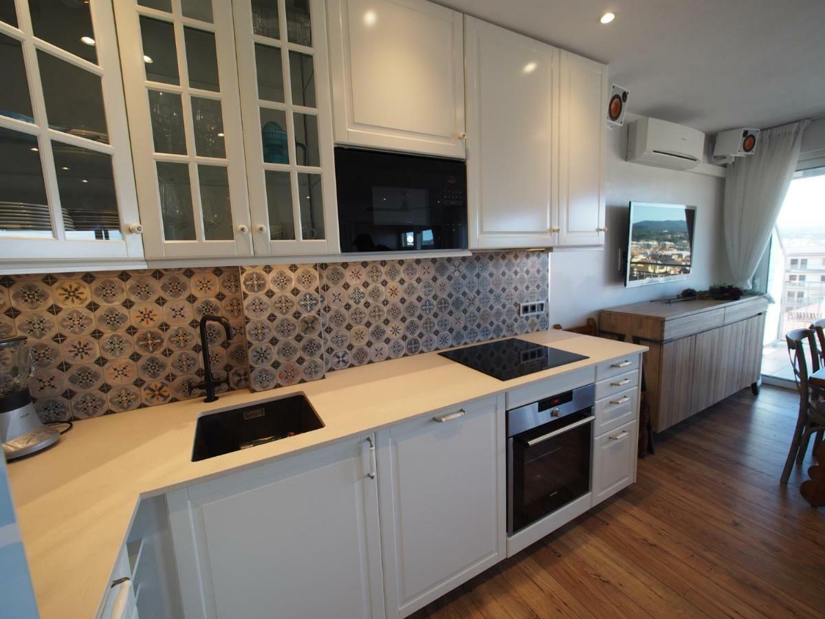 Seafront Apartment In بالاموس المظهر الخارجي الصورة